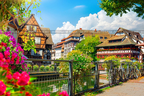 Picturesque district Petite France in Strasbourg, houses on river. Стоковое фото, агентство Ingram Publishing / Фотобанк Лори