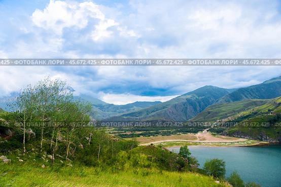 Picturesque view of the mountain lake Gizhgit with azure water. Caucasus. Стоковое фото, фотограф Константин Лабунский / Фотобанк Лори