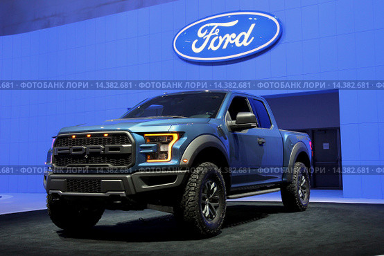 Пикап Ford F150 на автомобильной выставке в Лос-Анджелесе (2015 год). Редакционное фото, фотограф Роман Коротков / Фотобанк Лори