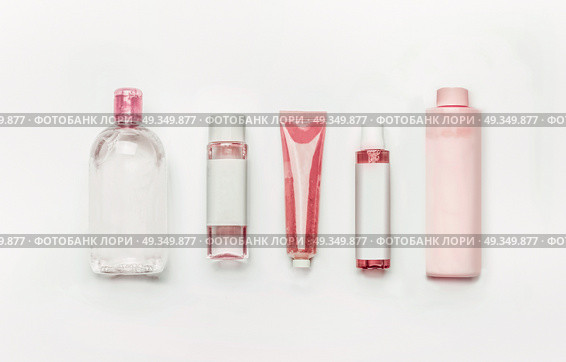 Pink natural cosmetic products : gel, lotion, serum, micellar water and toner,   bottles and tubes with branding mock up on white desk background , top view, flat lay . Facial skin care and beauty. Стоковое фото, агентство Ingram Publishing / Фотобанк Лори