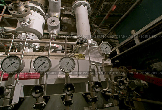 Pipes, tubes, machinery and steam turbine at a power plant               . Стоковое фото, агентство Ingram Publishing / Фотобанк Лори