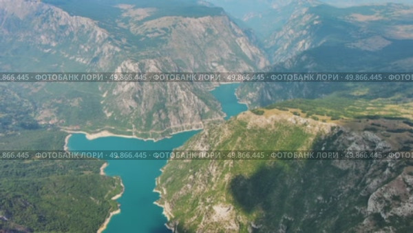 Piva river canyon aerial Montenegro. Стоковое видео, видеограф Михаил Коханчиков / Фотобанк Лори