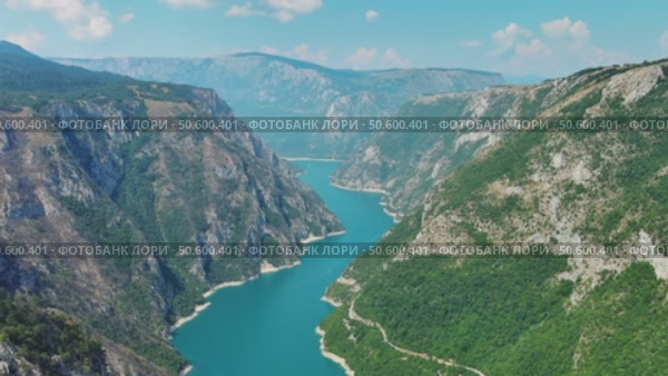 Piva river canyon aerial Montenegro. Стоковое видео, видеограф Михаил Коханчиков / Фотобанк Лори