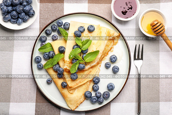 Plate with tasty blini and blueberry on table. Стоковое фото, фотограф Pixel_shot / Фотобанк Лори