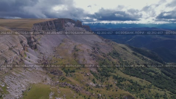 Плато Большой Бермамыт. Стоковое видео, видеограф Максим Бойков / Фотобанк Лори