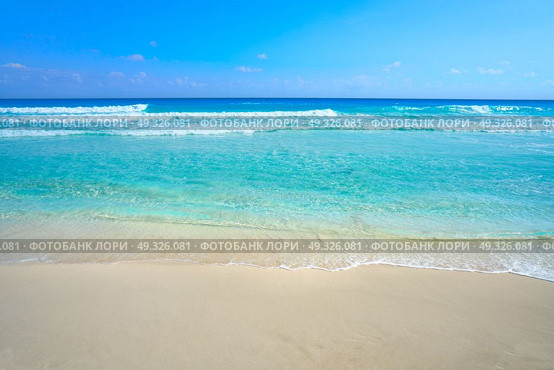 Playa Marlin in Cancun Beach at Riviera Maya of Mexico. Стоковое фото, агентство Ingram Publishing / Фотобанк Лори