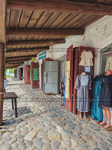 Ples old Russian city, shopping malls (2024 год). Редакционное фото, фотограф Саблин Станислав / Фотобанк Лори