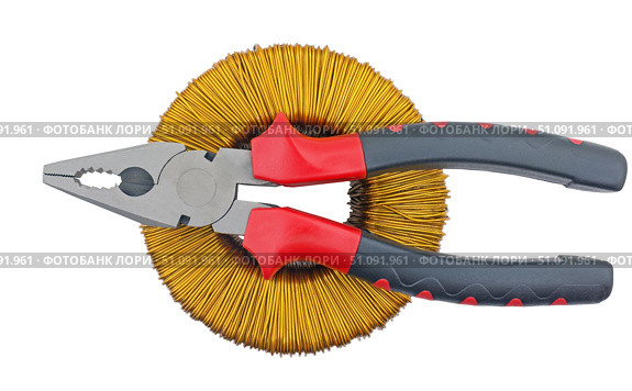 Плоскогубцы и торроидальный трансформатор на белом фоне. Pliers and a toroidal transformer on a white background. Стоковое фото, фотограф Татьяна Д / Фотобанк Лори