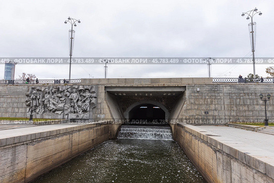 Plotinka. The City Pond Dam on the Iset River. Yekaterinburg, Russia. Редакционное фото, фотограф EugeneSergeev / Фотобанк Лори