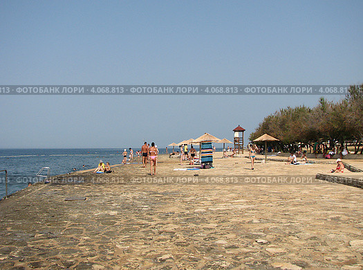 Пляж отеля "Laguna Materada 3*", город Лорен, Хорватия, Европа. Редакционное фото, фотограф lana1501 / Фотобанк Лори