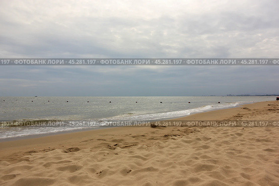 Пляж в Бэйдайхэ на Желтом море , Китай. Стоковое фото, фотограф Римма Тельнова / Фотобанк Лори