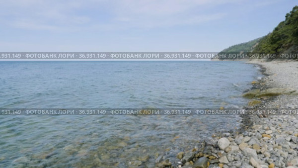 Побережье Чёрного моря. Галечный пляж. Слабый ветер, шум прибоя. The Black Sea coast. Pebble beach. A weak wind, the sound of the surf. Стоковое видео, видеограф Евгений Романов / Фотобанк Лори
