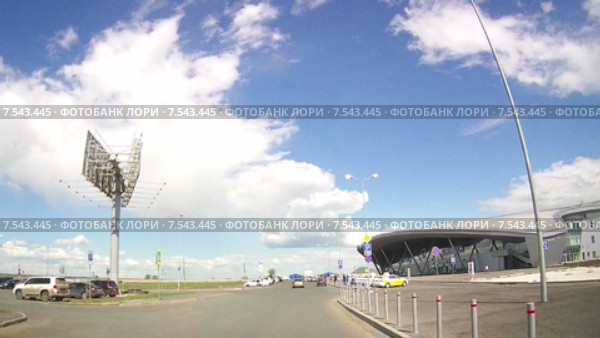 Подъезд к международному терминалу аэропорта Курумоч в Самаре (2015 год). Редакционное видео, видеограф FotograFF / Фотобанк Лори