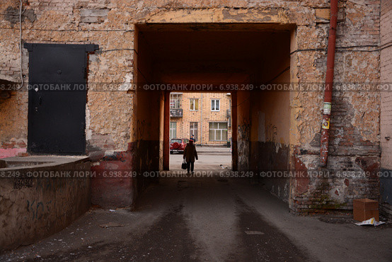 Подворотни в центре Красноярска (2014 год). Редакционное фото, фотограф Светлана Грызлова / Фотобанк Лори
