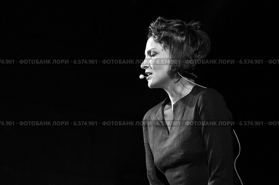 Поэтесса Ирина Астахова (Ах Астахова) (2014 год). Редакционное фото, фотограф Ольга Визави / Фотобанк Лори