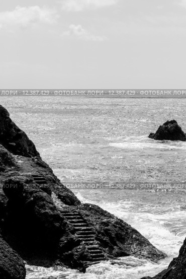 poetic and romantic stairway on the cliff. Стоковое фото, фотограф Nicola Galiero / Smarterpix / Фотобанк Лори