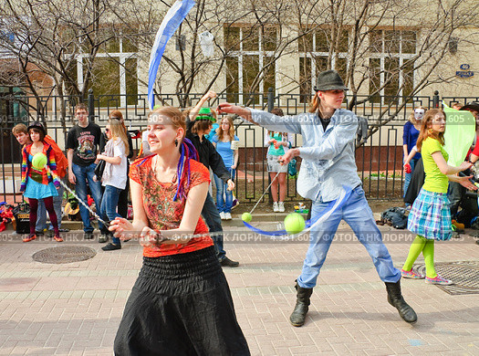 Пойерщики на параде мыльных пузырей Dreamflash (2012 год). Редакционное фото, фотограф Алёшина Оксана / Фотобанк Лори