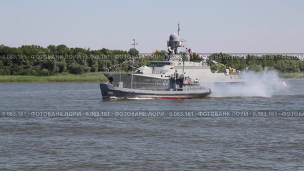 Показательное выступление на день ВМФ. Астрахань 2015 год. Редакционное видео, видеограф Андрей Воробьев / Фотобанк Лори
