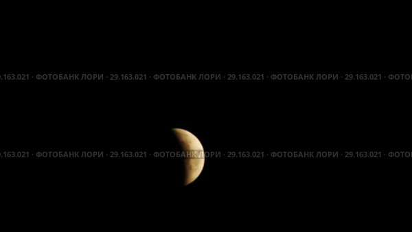 Полное лунное затмение 28 июля 2018 года. Total Lunar Eclipse on July 27–28, 2018. Стоковое видео, видеограф Евгений Романов / Фотобанк Лори