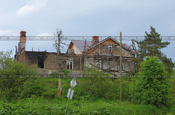 Полусгоревшее здание. Сортавала, Карелия (2019 год). Стоковое фото, фотограф Алексей Иванов / Фотобанк Лори
