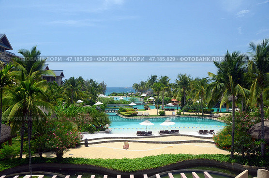 Pools on the beach in South Chinese Sea, China, Hainan, Sania (2011 год). Редакционное фото, фотограф Александр Карпенко / Фотобанк Лори