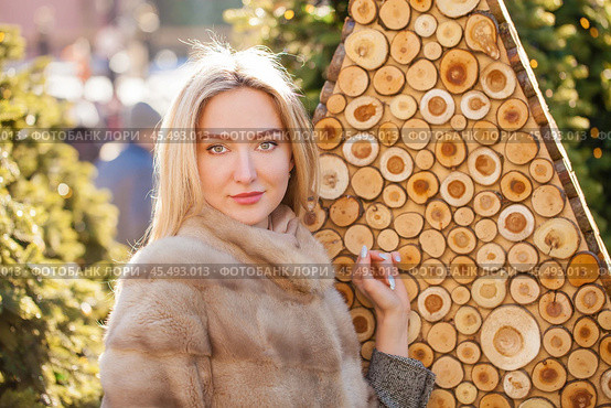 Portrait close up of young beautiful happy woman. Стоковое фото, фотограф Андрей Аркуша / Фотобанк Лори