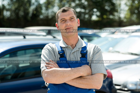 portrait of a mechanic man outdoors. Стоковое фото, агентство Ingram Publishing / Фотобанк Лори