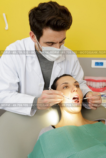 portrait of a reliable and cheerful female dentist. Стоковое фото, агентство Ingram Publishing / Фотобанк Лори