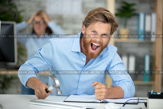 portrait of a screaming businessman. Стоковое фото, агентство Ingram Publishing / Фотобанк Лори