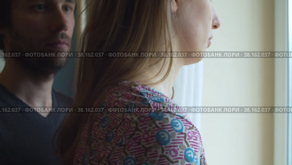 Portrait of a woman near the window. Стоковое видео, видеограф Татьяна Чудакова / Фотобанк Лори