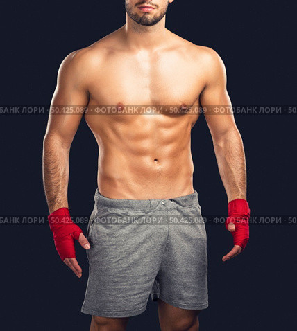 Portrait of a young male Body Combat atlhlete, isolated over a dark background. Стоковое фото, агентство Ingram Publishing / Фотобанк Лори