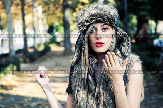 Portrait of beautiful girl with the winter hat on. Стоковое фото, фотограф Javier Sánchez Mingorance / Ingram Publishing / Фотобанк Лори