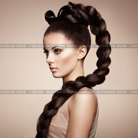 Portrait of beautiful sensual woman with elegant hairstyle. Стоковое фото, агентство Ingram Publishing / Фотобанк Лори
