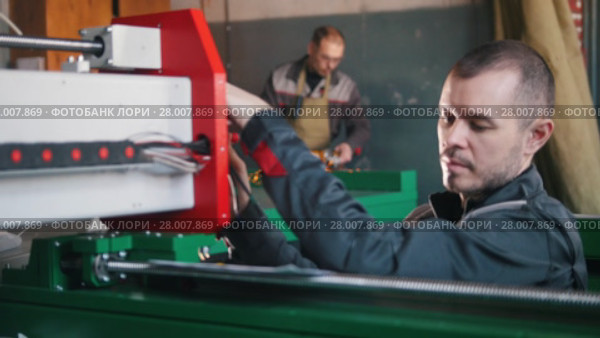 Portrait of electrician builder engineer during work. Стоковое видео, видеограф Константин Шишкин / Фотобанк Лори