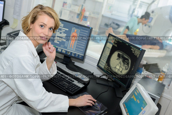 portrait of the mri operator. Стоковое фото, агентство Ingram Publishing / Фотобанк Лори