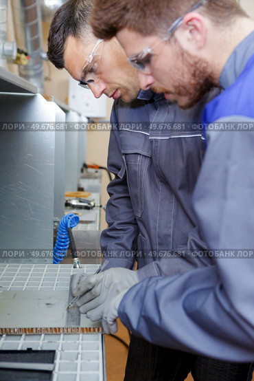 portrait of workman in metal workshop. Стоковое фото, агентство Ingram Publishing / Фотобанк Лори