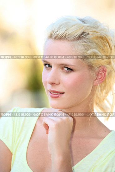 Portrait of young blonde. Стоковое фото, агентство Ingram Publishing / Фотобанк Лори