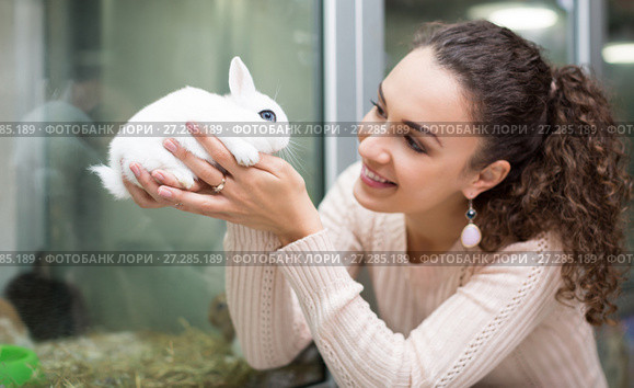 Portrait of young happy woman holding rabbit. Стоковое фото, фотограф Яков Филимонов / Фотобанк Лори