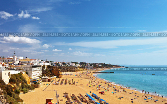 Portugal. Algarve. Beautiful beach recreation area of Albufeira coastline on a sunny summer day (2012 год). Стоковое фото, фотограф Виктория Катьянова / Фотобанк Лори