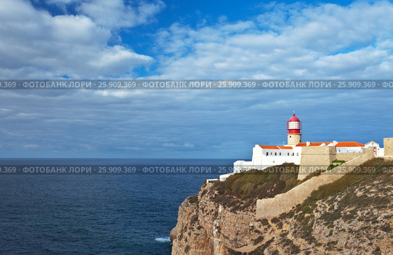 Португалия. Алгарве. Маяк на мысе Сан-Висенти (Cabo de S.Vicente) (2012 год). Стоковое фото, фотограф Виктория Катьянова / Фотобанк Лори