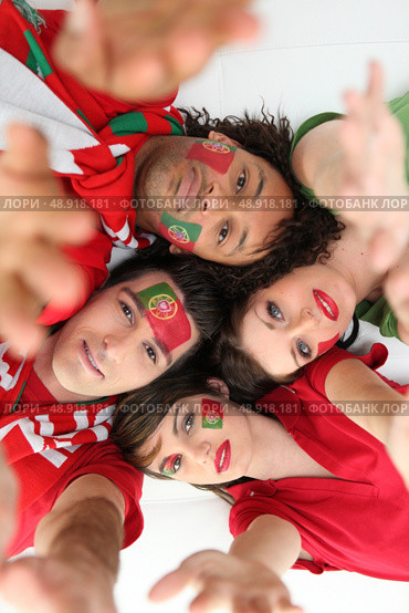 Portuguese football supporters. Стоковое фото, агентство Ingram Publishing / Фотобанк Лори