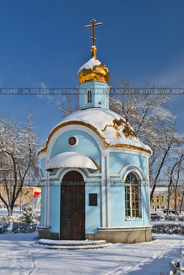 Православная часовня в Парке Алюминщиков, город Новокузнецк, Кемеровская область, Россия (2014 год). Стоковое фото, фотограф Great Siberia Studio / Фотобанк Лори