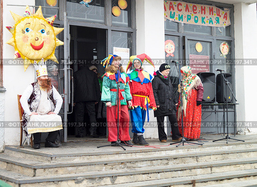 Праздник Масленицы в городе Мстере, Россия (2016 год). Редакционное фото, фотограф Сергей Овчинников / Фотобанк Лори
