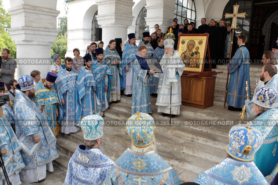 Праздник Смоленской иконы Божией матери в Новодевичьем монастыре (2014 год). Редакционное фото, фотограф Дмитрий Неумоин / Фотобанк Лори