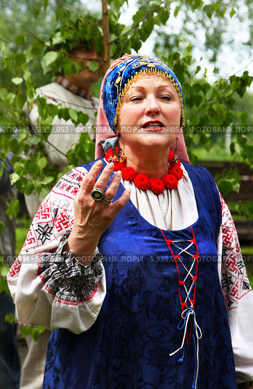 Праздник Троица В России, фольклор и народные гуляния (2013 год). Редакционное фото, фотограф ElenArt / Фотобанк Лори