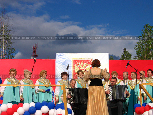 Празднование Дня России (12 июня). Выступление ансамбля ветеранов (2008 год). Редакционное фото, фотограф Елена Киселева / Фотобанк Лори