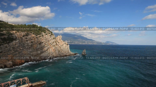 Прекрасный вид в поселке Гаспра. Крымские горы и Черное море (2015 год). Стоковое видео, видеограф Яна Королёва / Фотобанк Лори