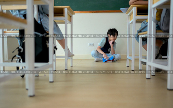 Presentation lesson, Teacher and students in the basic presentation in front of class. Стоковое фото, агентство Ingram Publishing / Фотобанк Лори