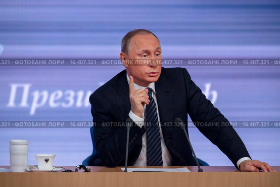 Президент Российской Федерации Владимир Владимирович Путин на одинацатой большой ежегодной пресс-конференции в Центре международной торговли на Красной Пресне в центре города Москвы, Россия (2015 год). Редакционное фото, фотограф Николай Винокуров / Фотобанк Лори