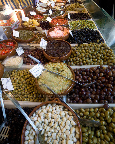 Продуктовый рынок у площади Бастилии.Париж (2008 год). Редакционное фото, фотограф Михаил Мандрыгин / Фотобанк Лори